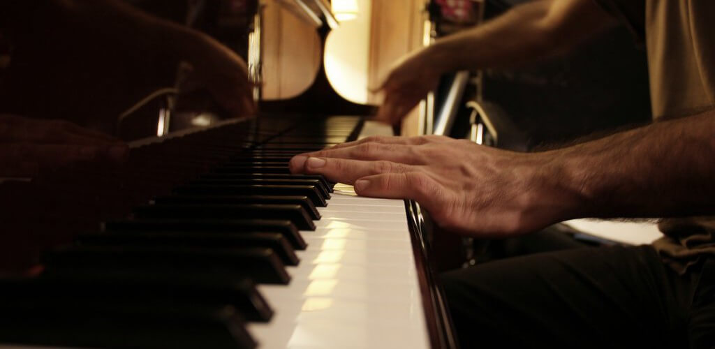 5 my friend play the piano. Play the Piano. How to Play Piano. Play a Piano или Play the Piano. Learn Piano.